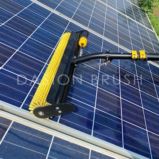 태양 전지판 청소 기계 전기 태양 전지판 청소 회전 브러시 